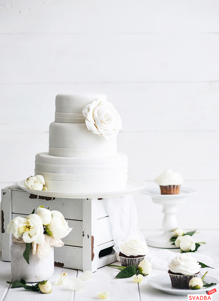    . Classic white wedding cake.