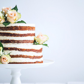      ,    .  Naked cake with flowers